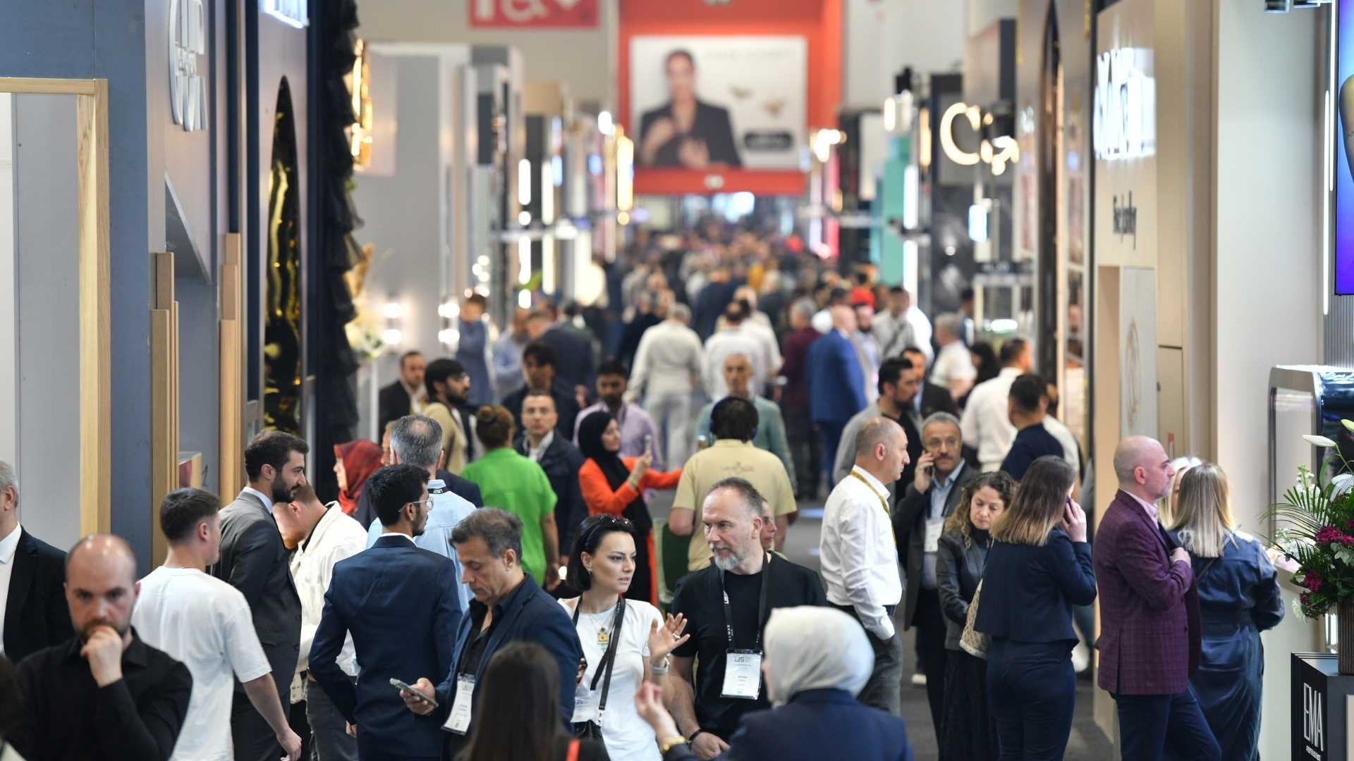 The Jewelry Trade Will Glow In April This Time